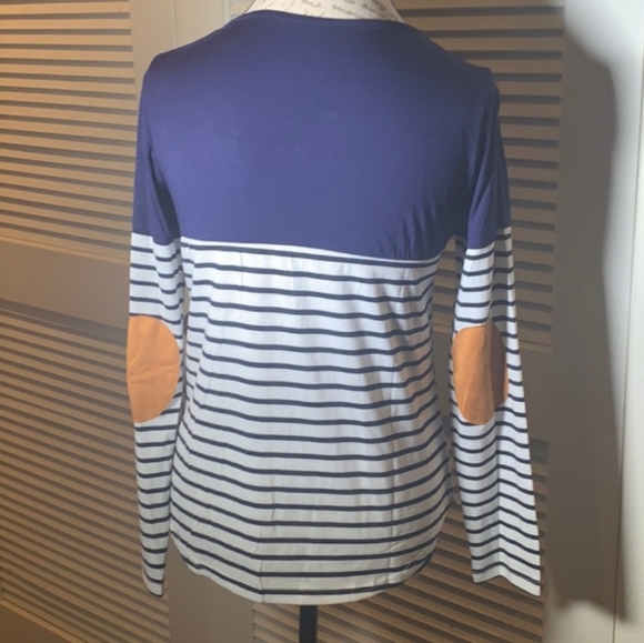 ๐ NEW long sleeve shirt with faux leather - Picture 2 of 12